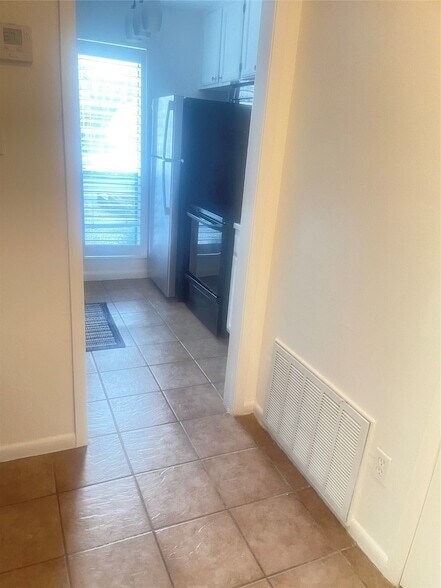 Building Photo - 701 Rosedale St