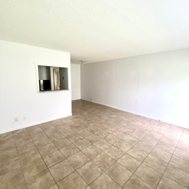 Building Photo - 286 Tilford N