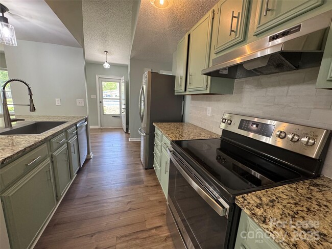 Building Photo - 7939 Holly Hill Rd