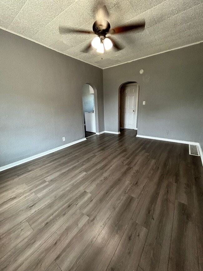 Building Photo - 1701 Onalaska Ave