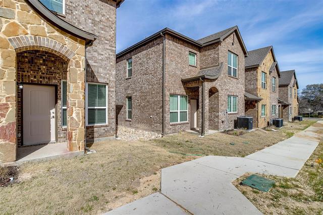 Building Photo - 520 Lake Point Dr