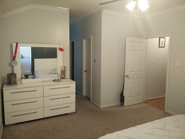 Building Photo - 1111 Peachford Ln