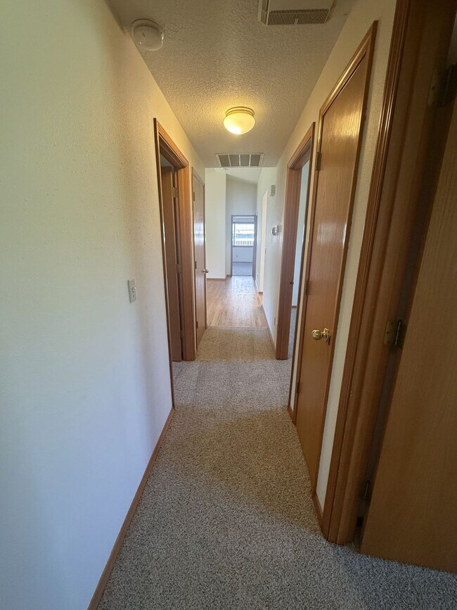 Building Photo - Updated 3B/2Ba Ranch in Five Corners!