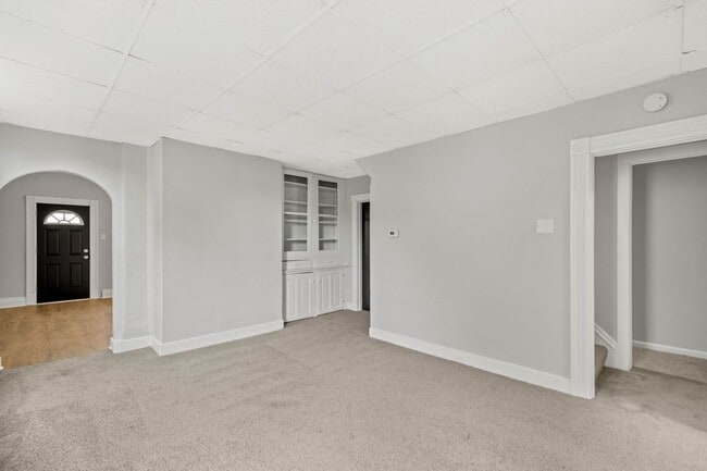 Building Photo - Beautiful 3 bedroom home in Coraopolis available June 1!