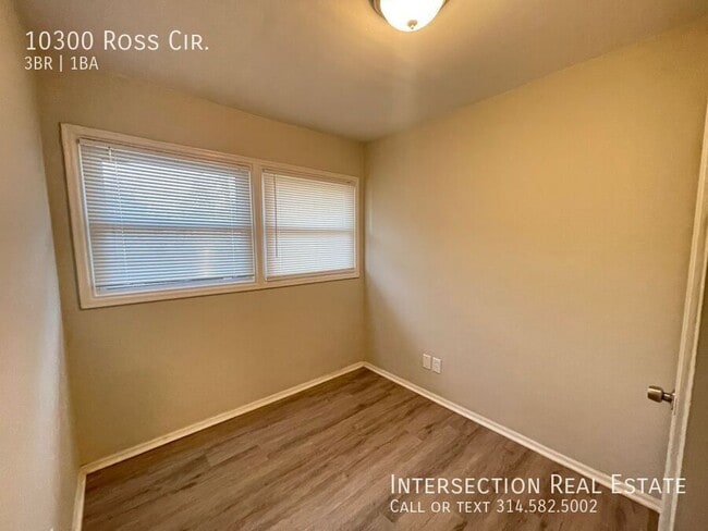 Building Photo - 10300 Ross Cir