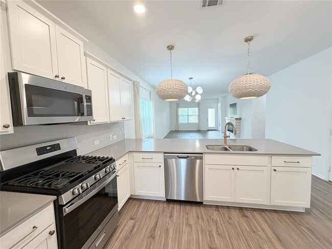 Building Photo - 928 Legends Ln