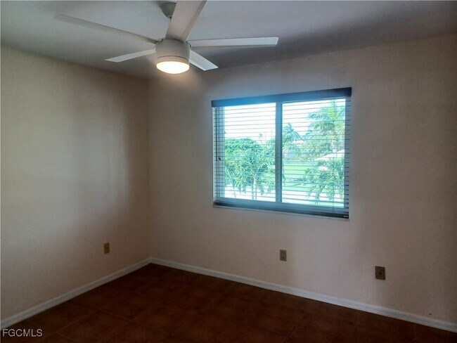 Building Photo - 5515 SW 12th Ave