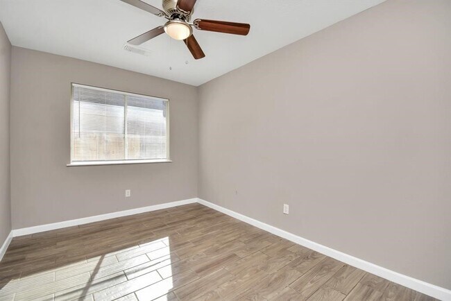 Building Photo - 21826 Hemlock Park Dr