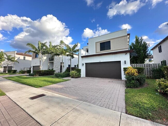 Building Photo - 244 NE 210th Way