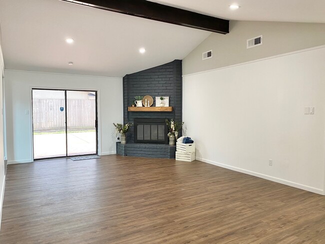 Living Room - 22226 Woodrose Dr