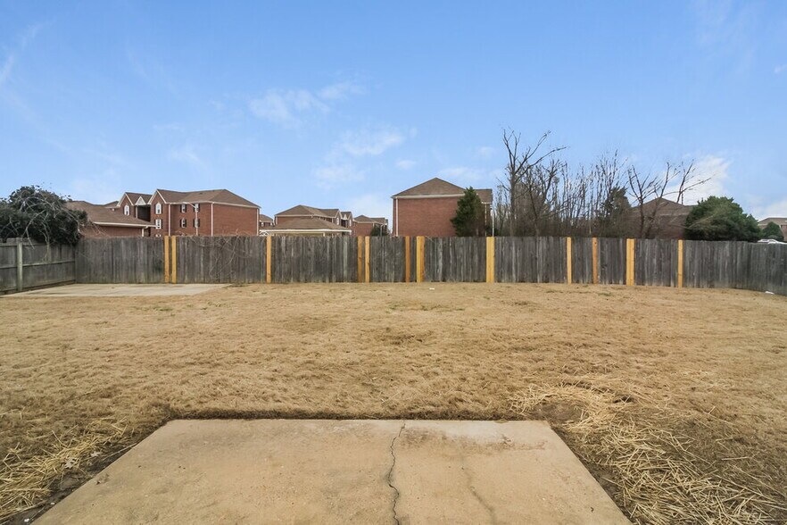 Building Photo - 10734 Ridgefield Dr