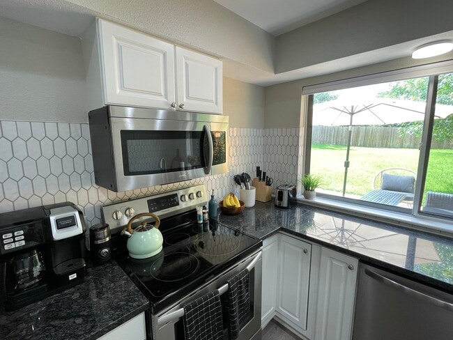 Building Photo - 10200 Quail Valley Blvd