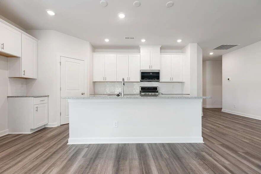 Kitchen (Refrigerator INCLUDED) - 912 Rachel Anne Dr