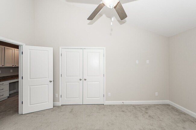 Building Photo - 4 Bedroom 3.5 Bath Townhouse in Kingsbridge at Park West - Mt Pleasant