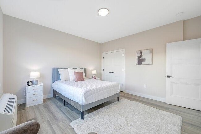 Building Photo - 304 61st St