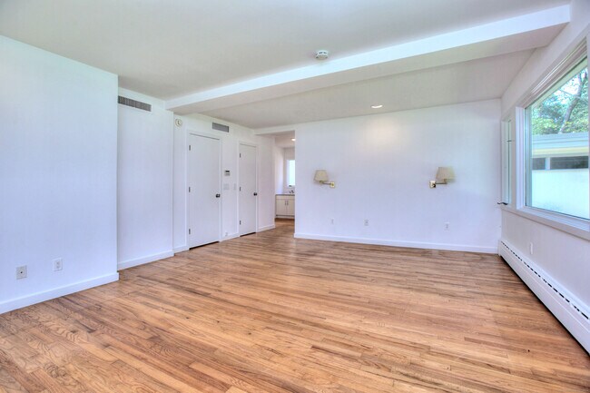 Building Photo - 208 Bayberry Ln