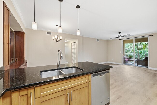 Building Photo - 6559 Emerald Dunes Dr