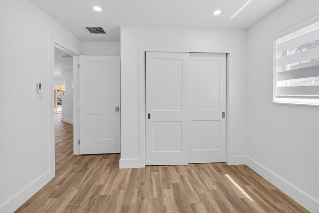 Building Photo - 1254 SW 4th Ct