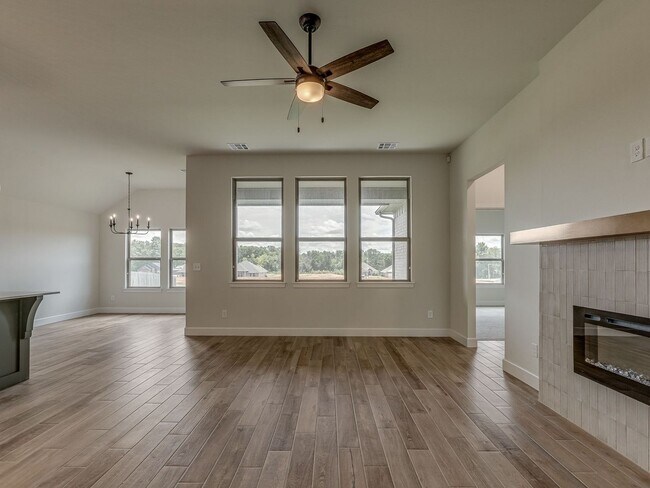 Building Photo - Brand New home In Azalea!