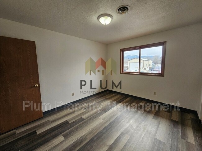 Building Photo - 2340 Fairview Ave