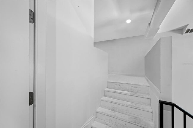 Building Photo - 2623 S Parkview St