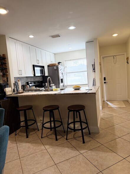 Building Photo - 3370 Beau Rivage Dr