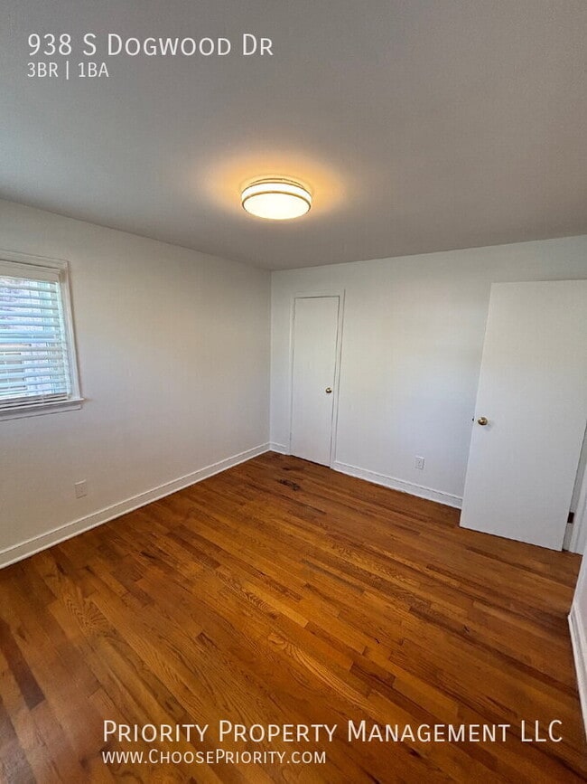 Building Photo - 938 S Dogwood Dr