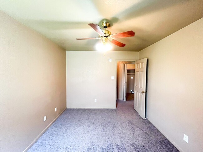 Building Photo - 1303 Nicholas Cir
