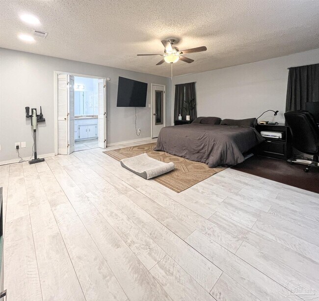 Building Photo - 6843 Lake Charlene Dr