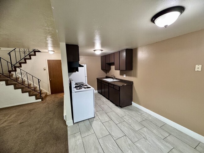 Building Photo - 1083 N 150 W