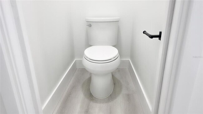 Building Photo - 5039 N Beach Rd