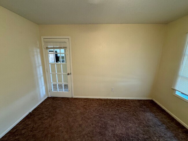 Building Photo - Stunning home located near Frank Higginbot...