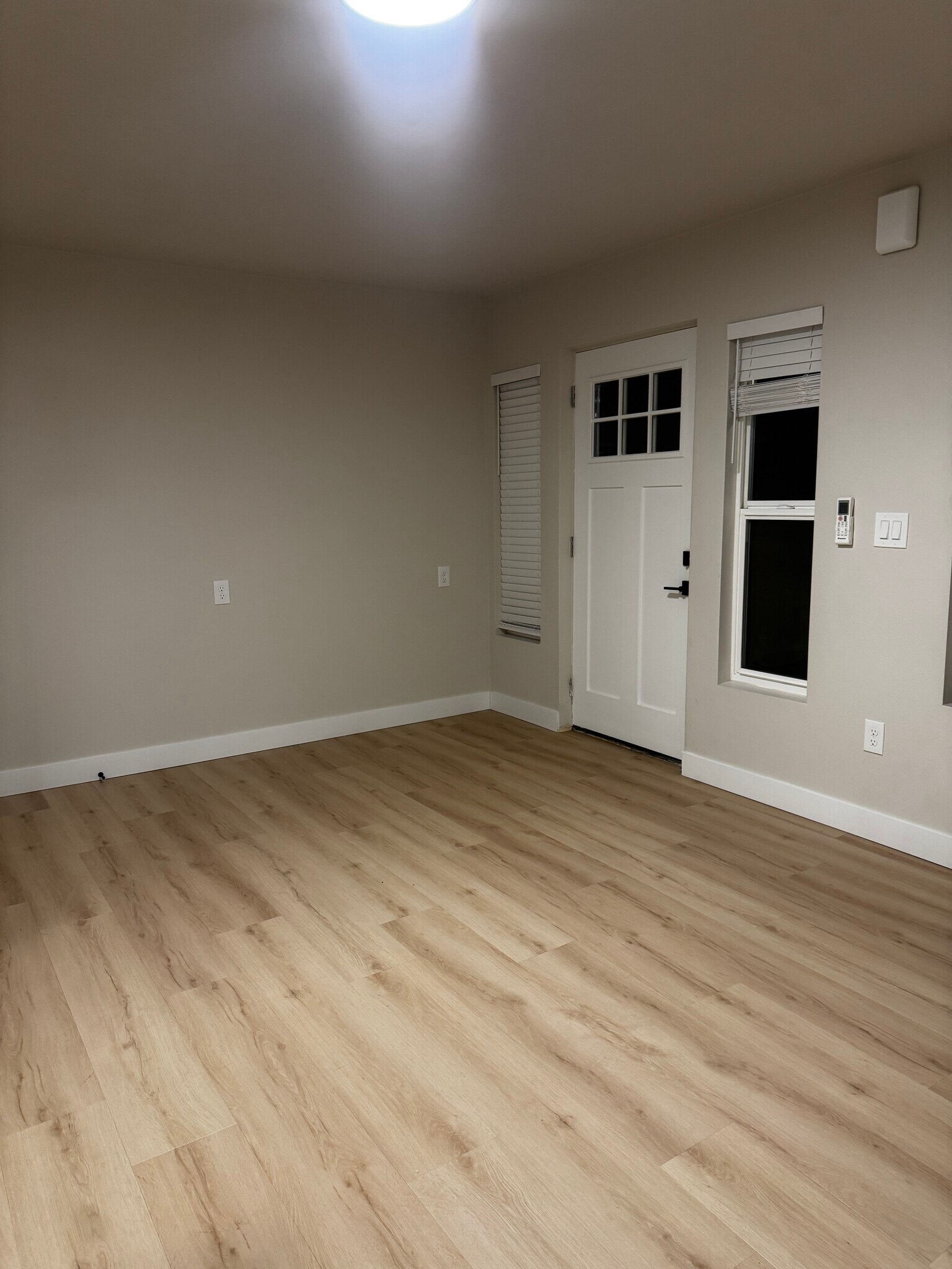 Building Photo - 7416 N Albina Ave