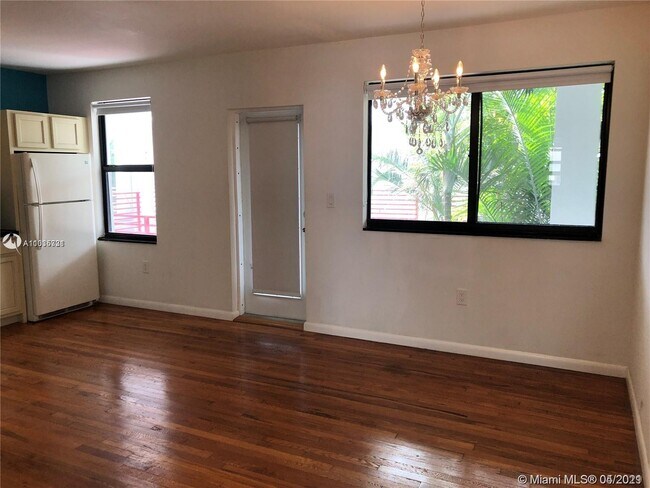 Building Photo - 9040 Collins Ave