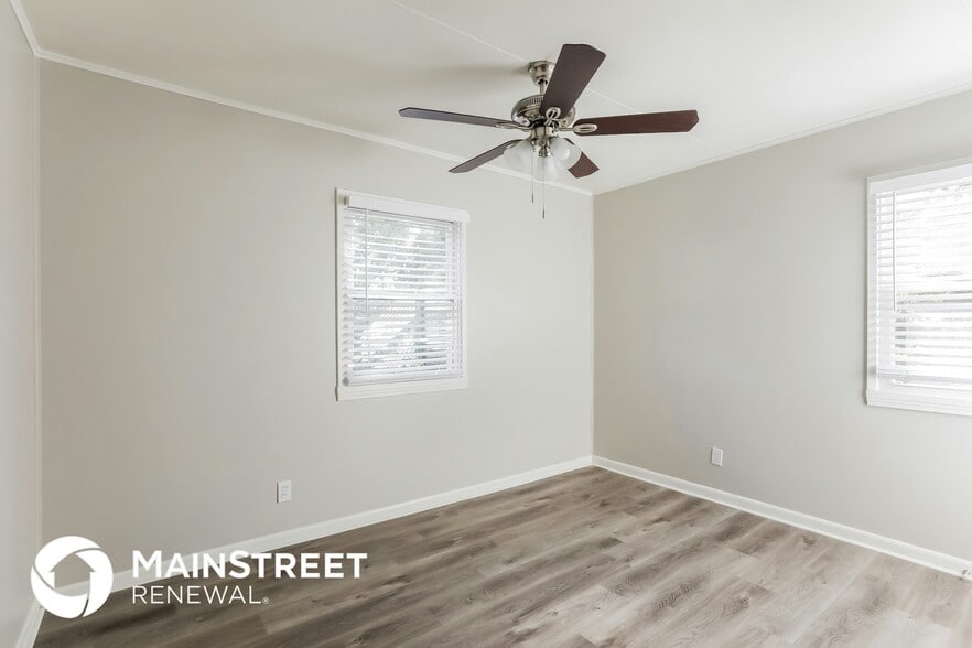 Building Photo - 2307 NE 59th St