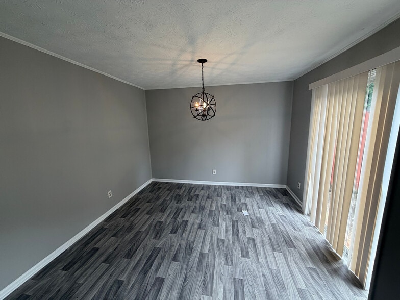 Building Photo - Room in Townhome on Northdale Rd