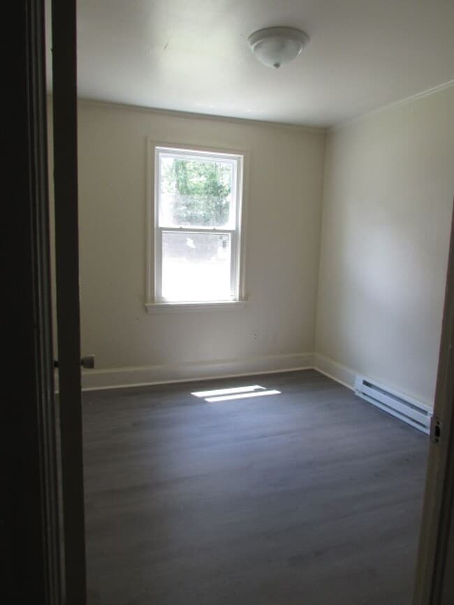 Building Photo - Renovated Three Bedroom/One Bath Duplex