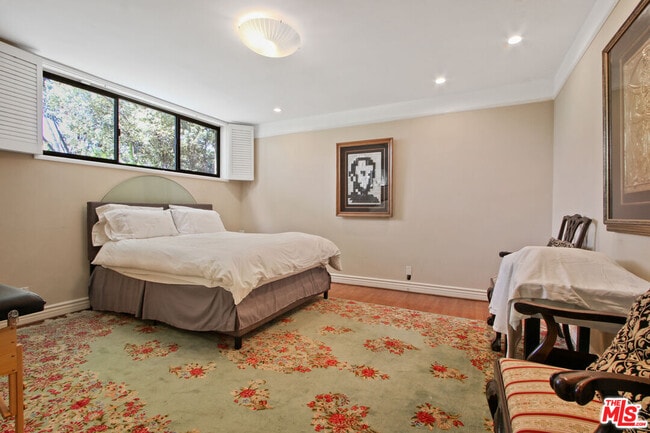 Building Photo - 9303 Burton Wy