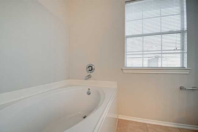 Building Photo - 243 Drake Run Ln