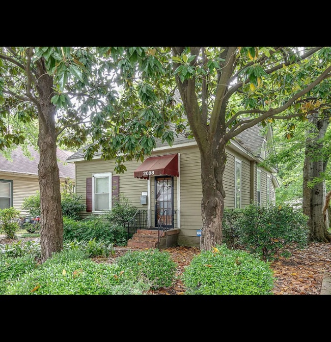 Primary Photo - 2098 Court Ave