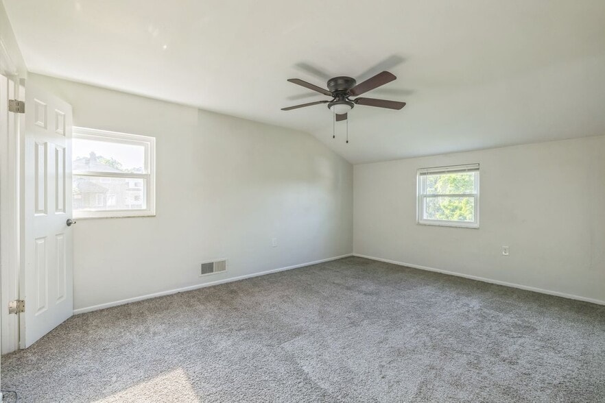 Building Photo - 1611 Alverado Ave