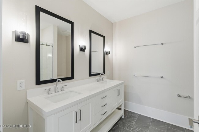 Building Photo - 215 2nd Ave