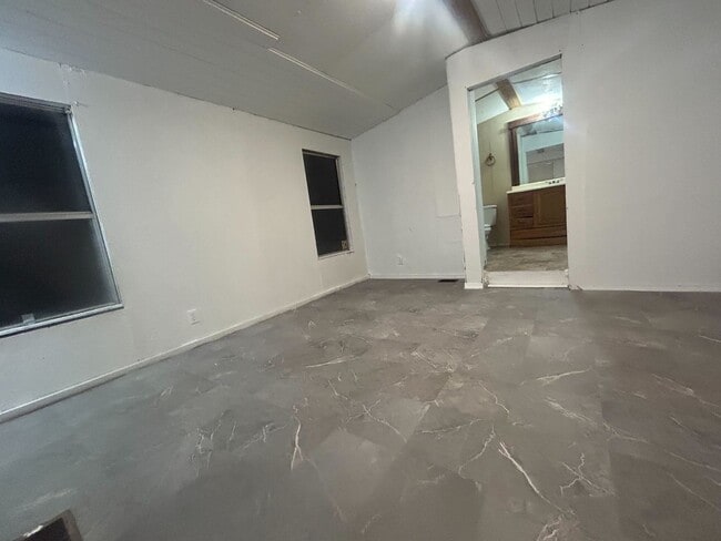 Building Photo - Rent this 2 Bedroom in Monetta!