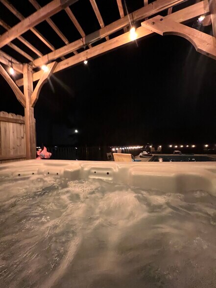 Hot Tub - 122 Tucker Dr