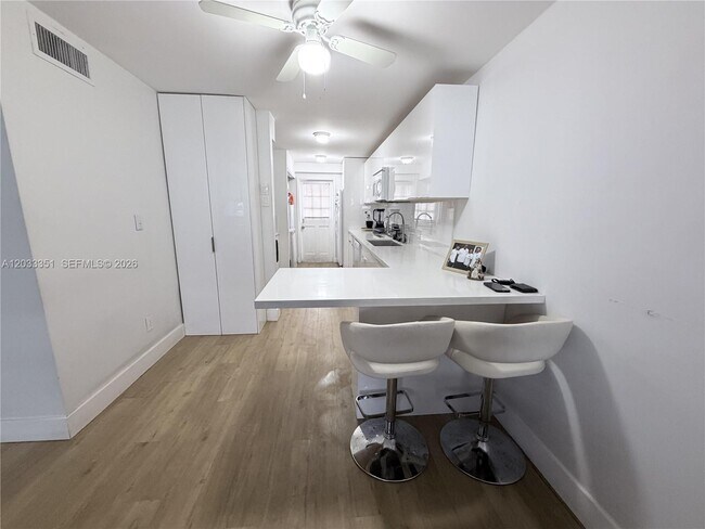 Building Photo - 301 Bonaventure Blvd