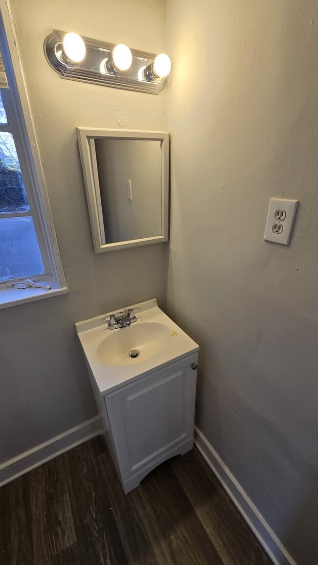 Building Photo - 512 Woodward Ave