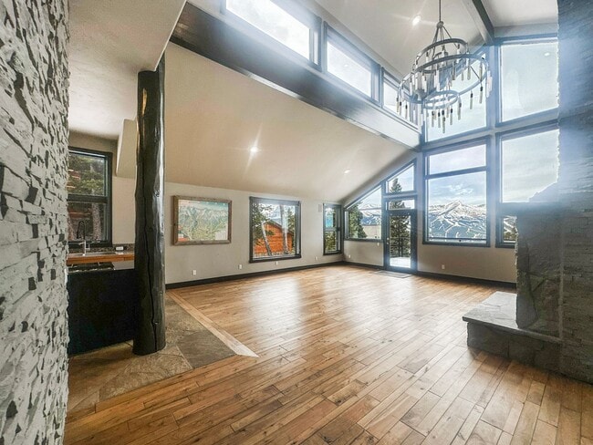 Building Photo - Views, Luxury, Space, Deck, Fireplaces, 4 ...