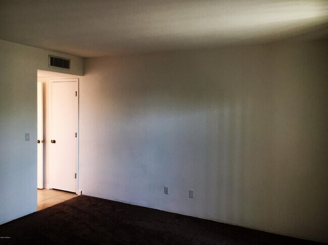 Building Photo - 4846 E Placita Arenosa
