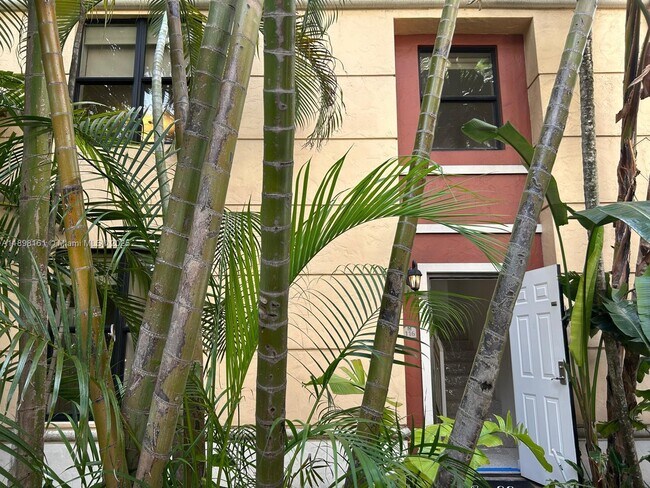 Building Photo - 888 Douglas Rd