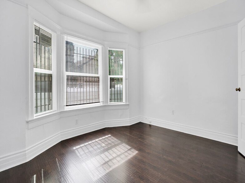 Building Photo - 1296 W Jefferson Blvd
